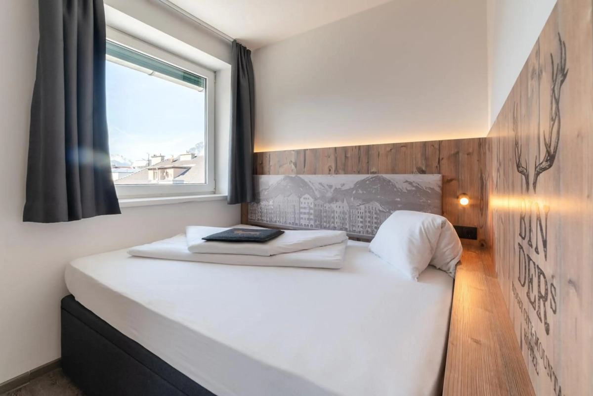 Binders Budget City Mountain Hotel