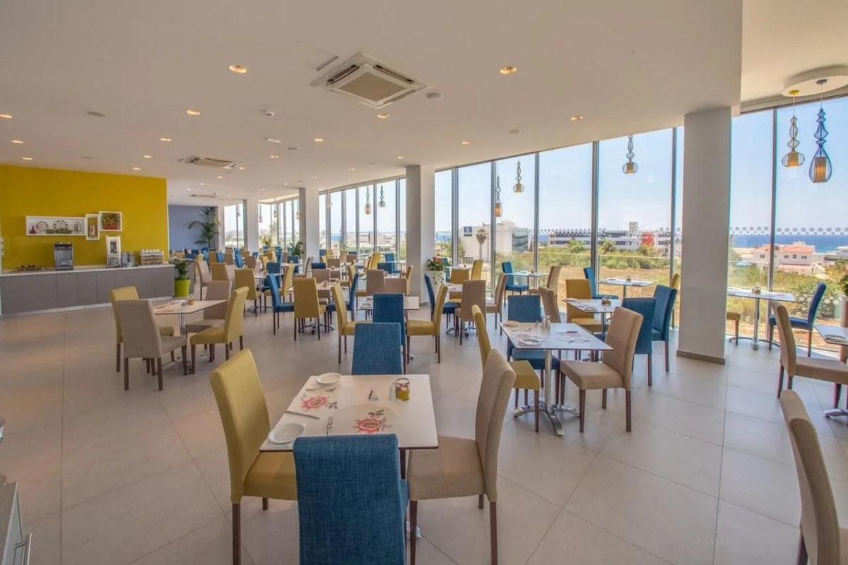 Nicholas Color Hotel