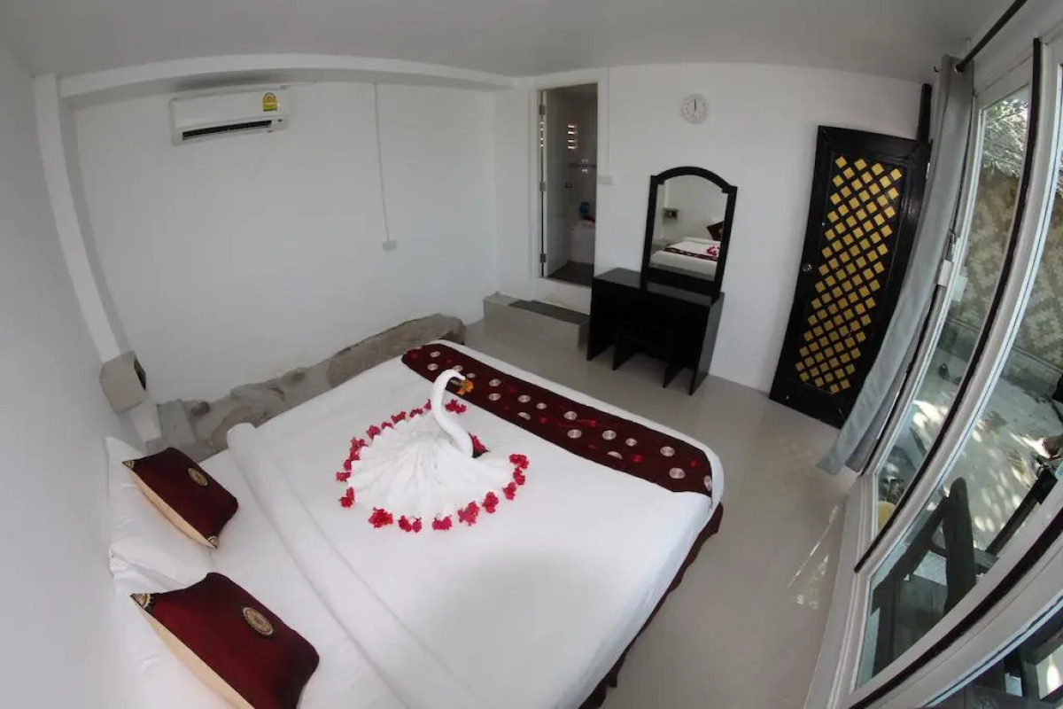 Phi Phi Cozy Seafront Resort