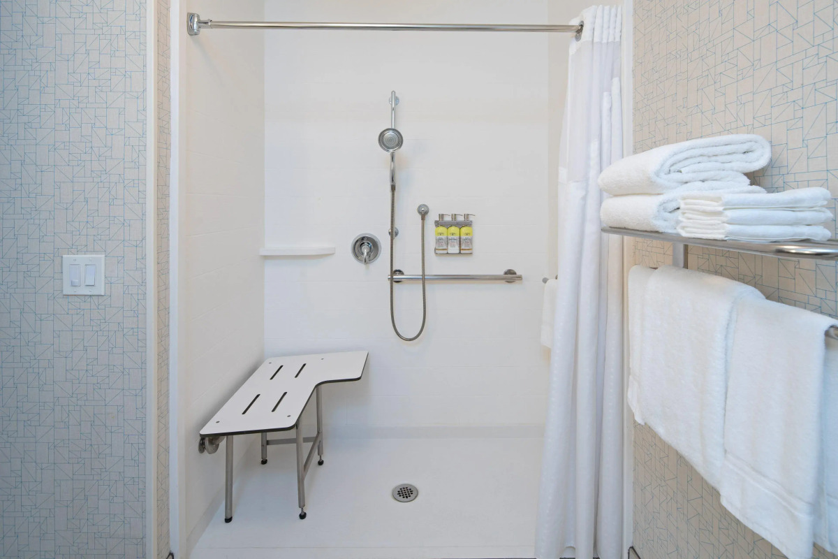 Holiday Inn Express Los Angeles Airport by IHG