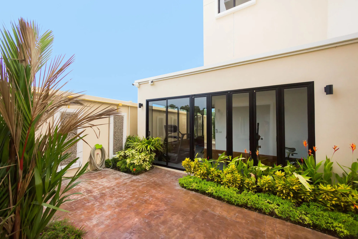 The Lago Apartments by Tropiclook