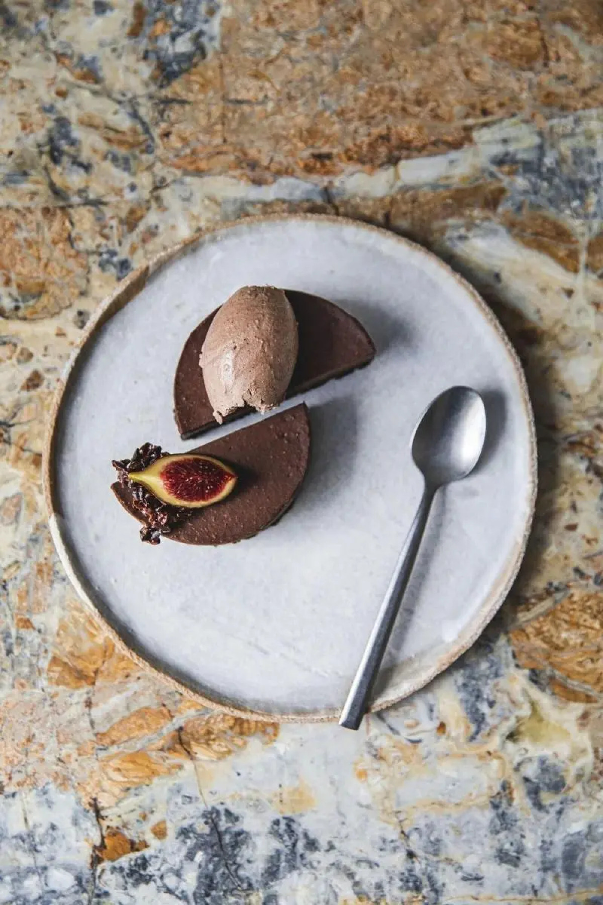 Hoy Paris - Home of YOGA