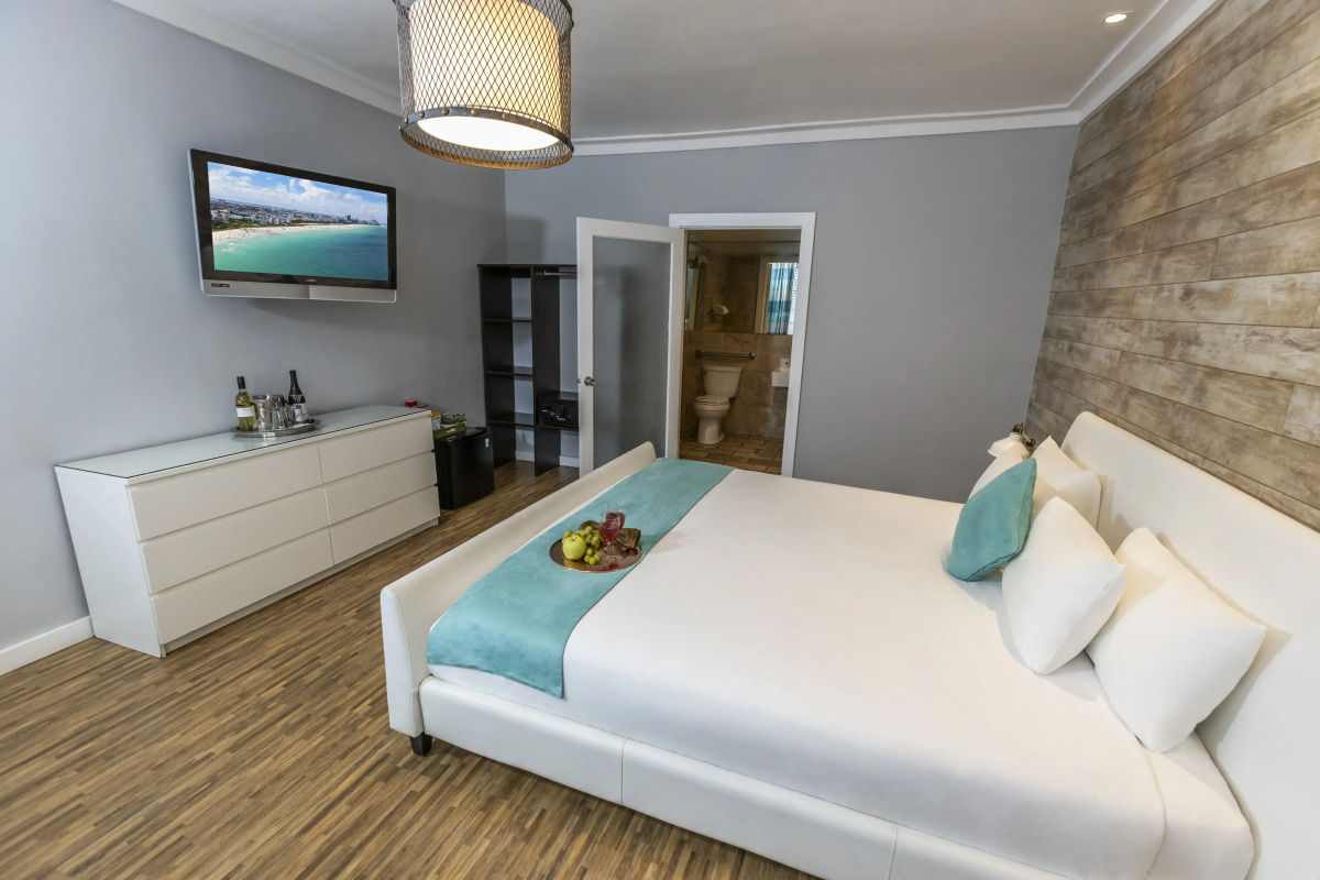 Chesterfield Hotel & Suites