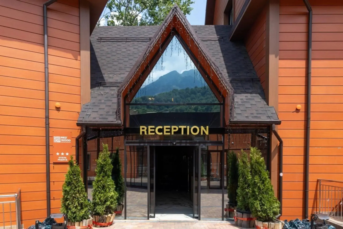 Апартаменты в отеле Red Wood (Ред Вуд)