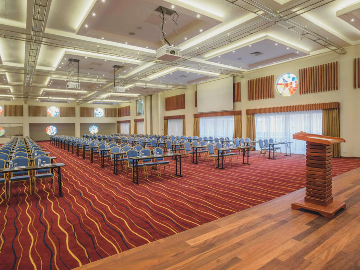 Отель Mövenpick Hotel & Residences Nairobi