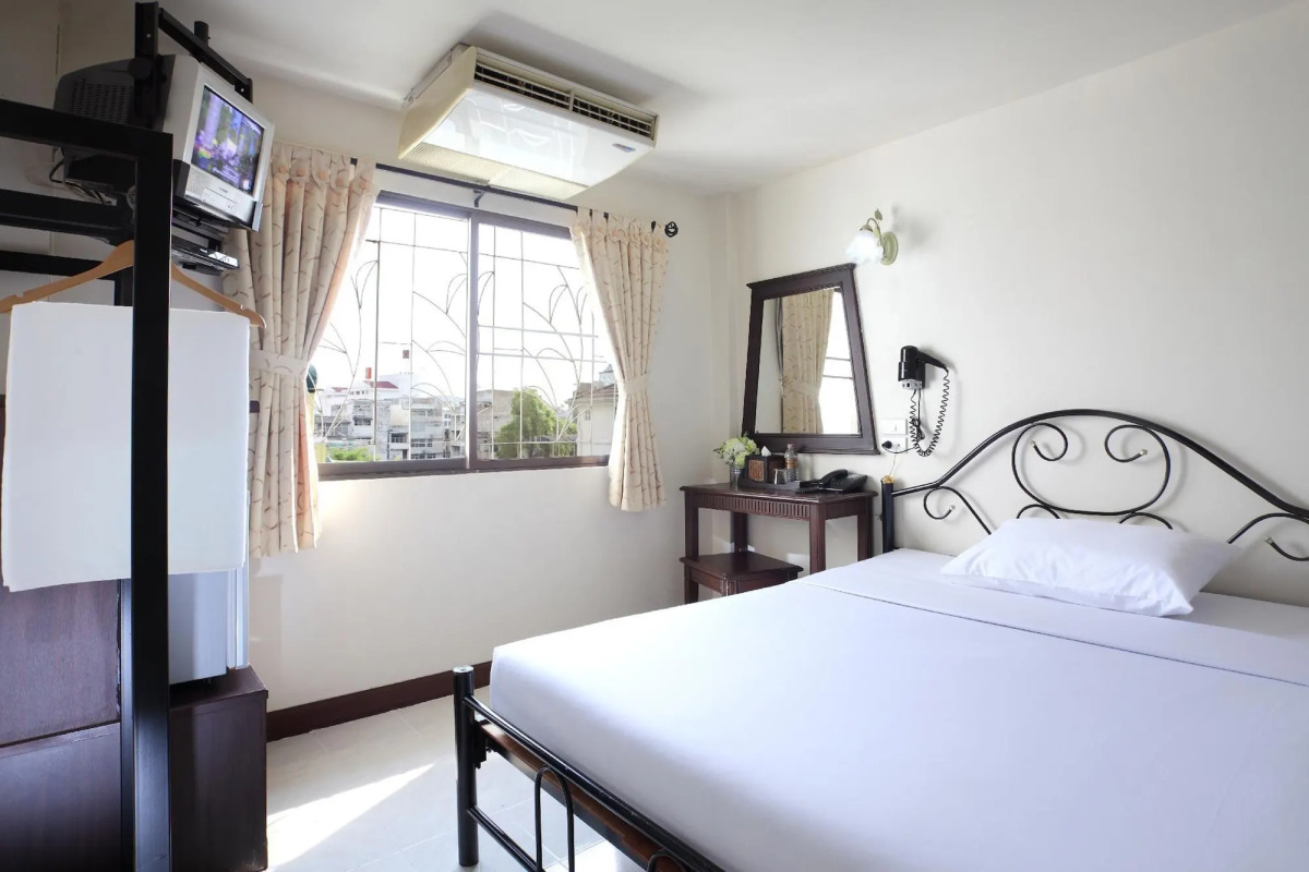 Rambuttri Village Inn & Plaza