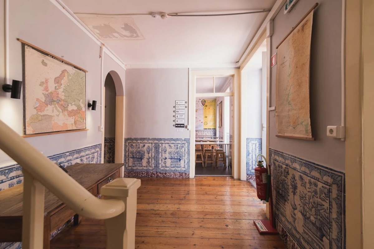 Хостел WOT New Lisbon Social