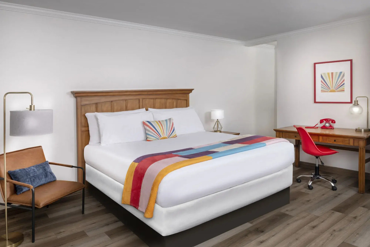 The Sojourn Los Angeles - Sherman Oaks