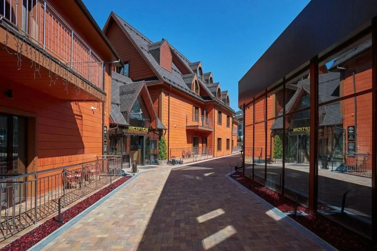 Апартаменты в отеле Red Wood (Ред Вуд)