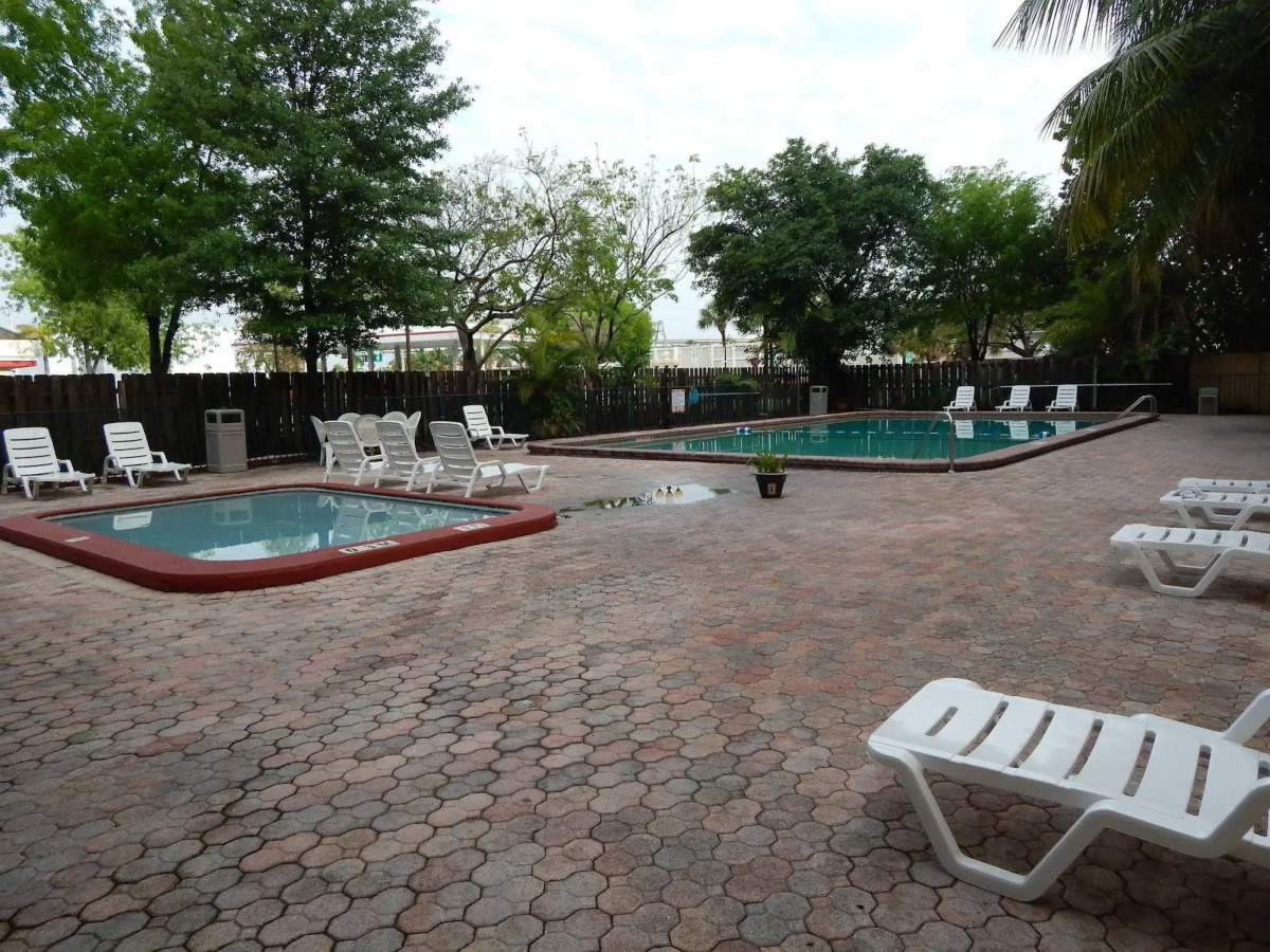 North Miami Beach Gardens Inn & Suites