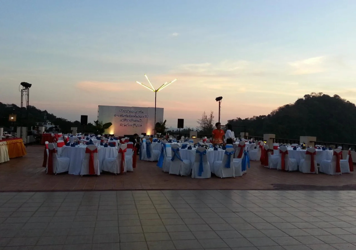 Pavilion Queen's Bay