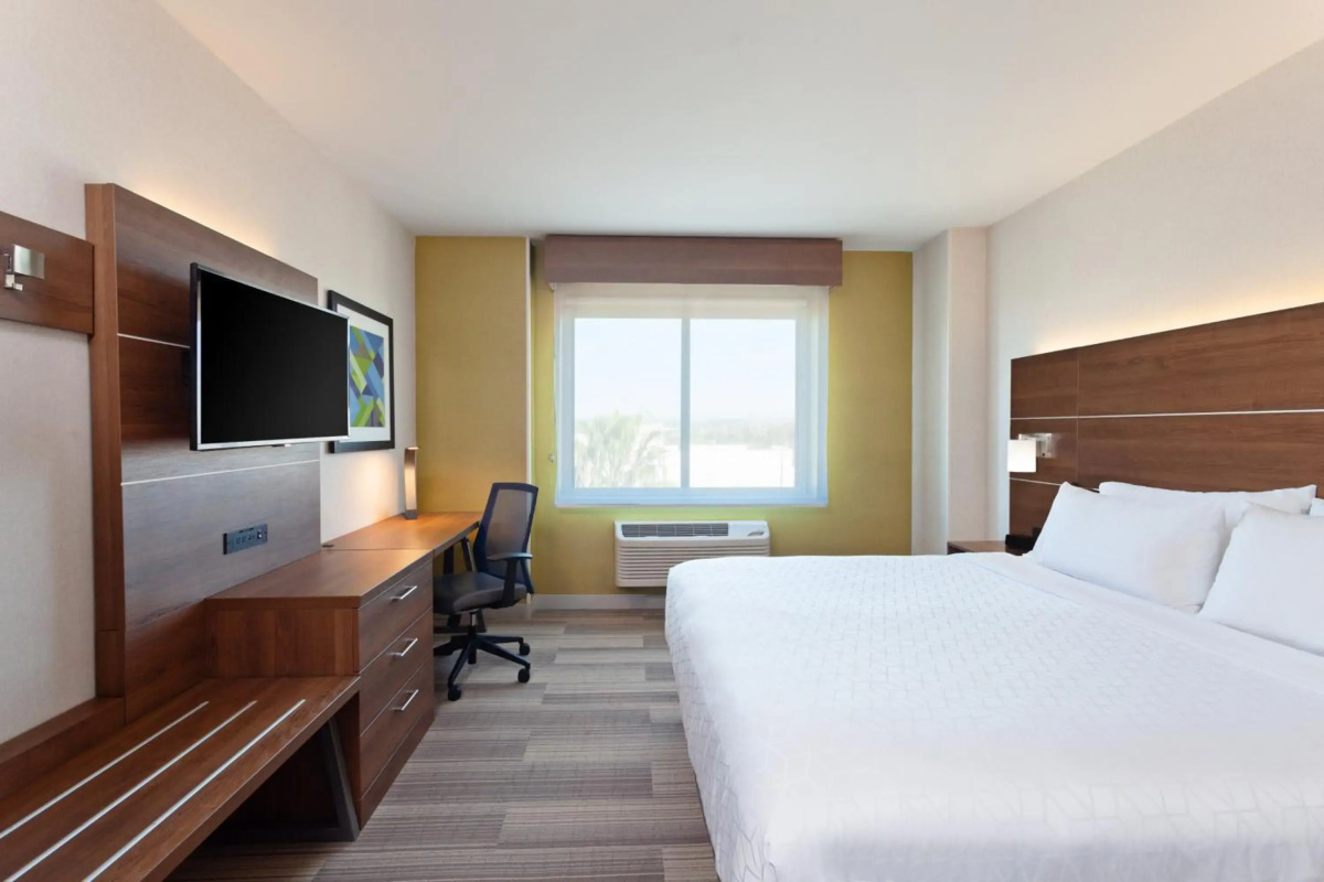 Holiday Inn Express Los Angeles Airport by IHG