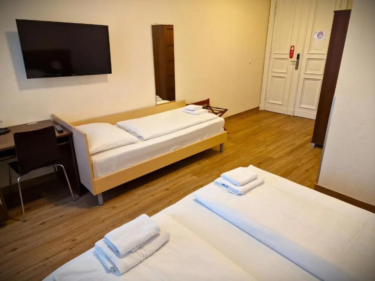 Mikon Eastgate Hotel