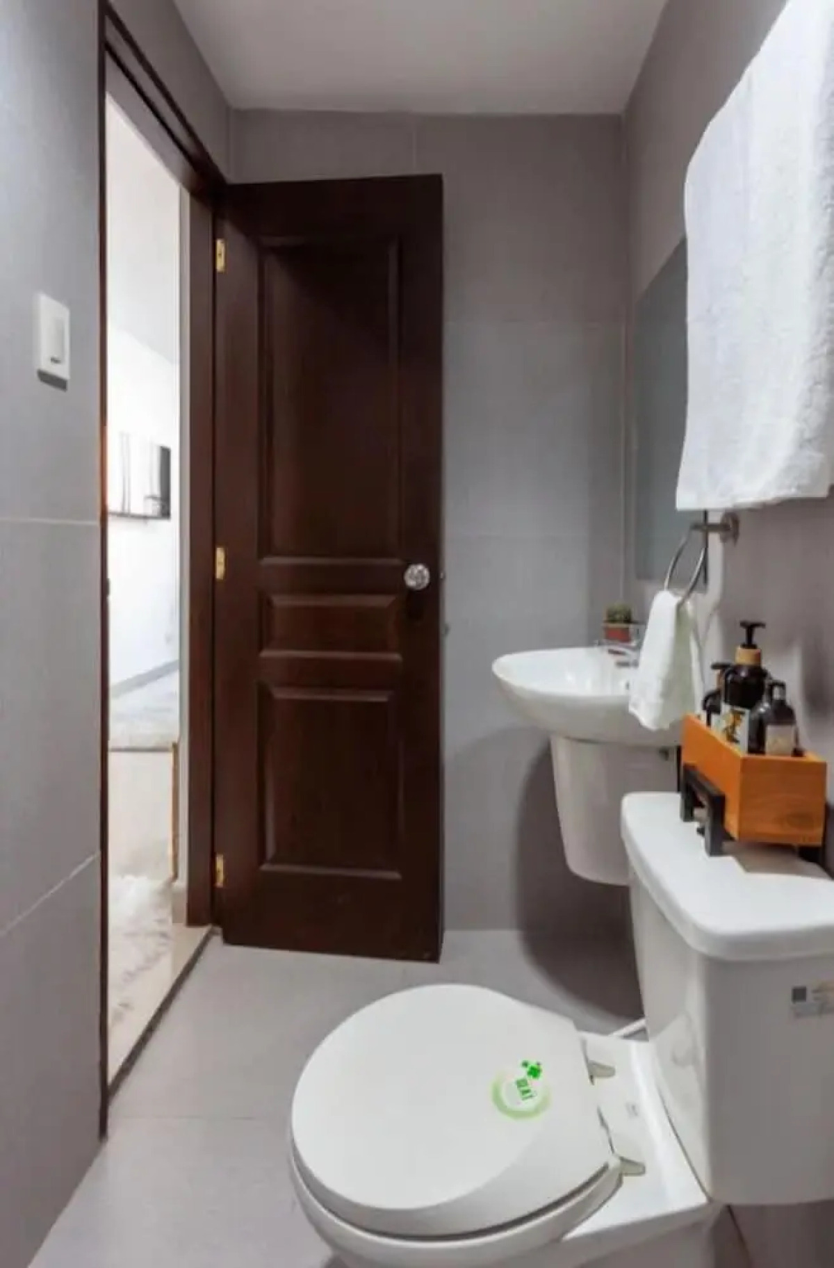 Buenbyahe Rooms  F Residences near Edsa