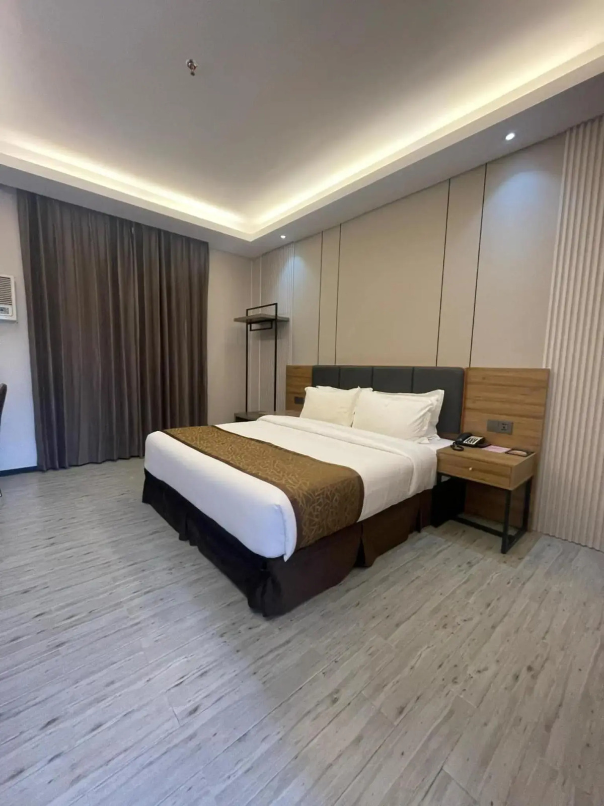 Vienna Hotel (Newly Renovated 2025)