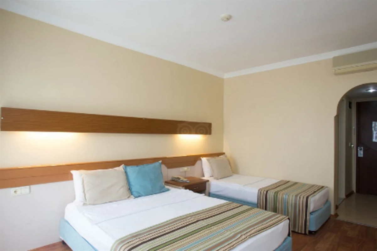 Golden Beach Resort & Spa