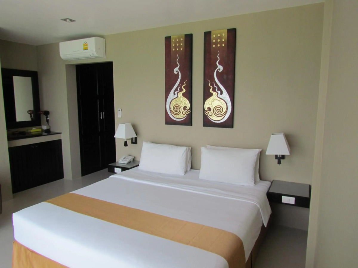 The Front Hotel and Apartment