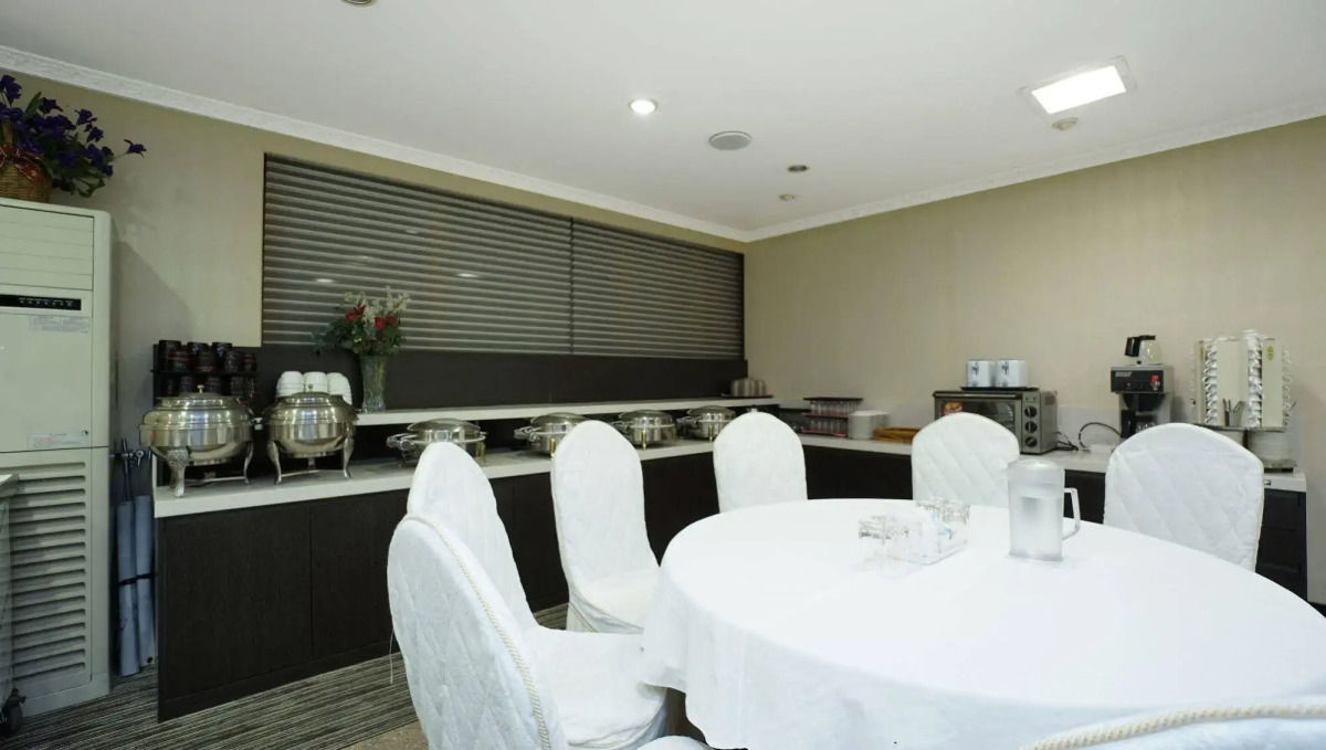 Insadong Crown Hotel