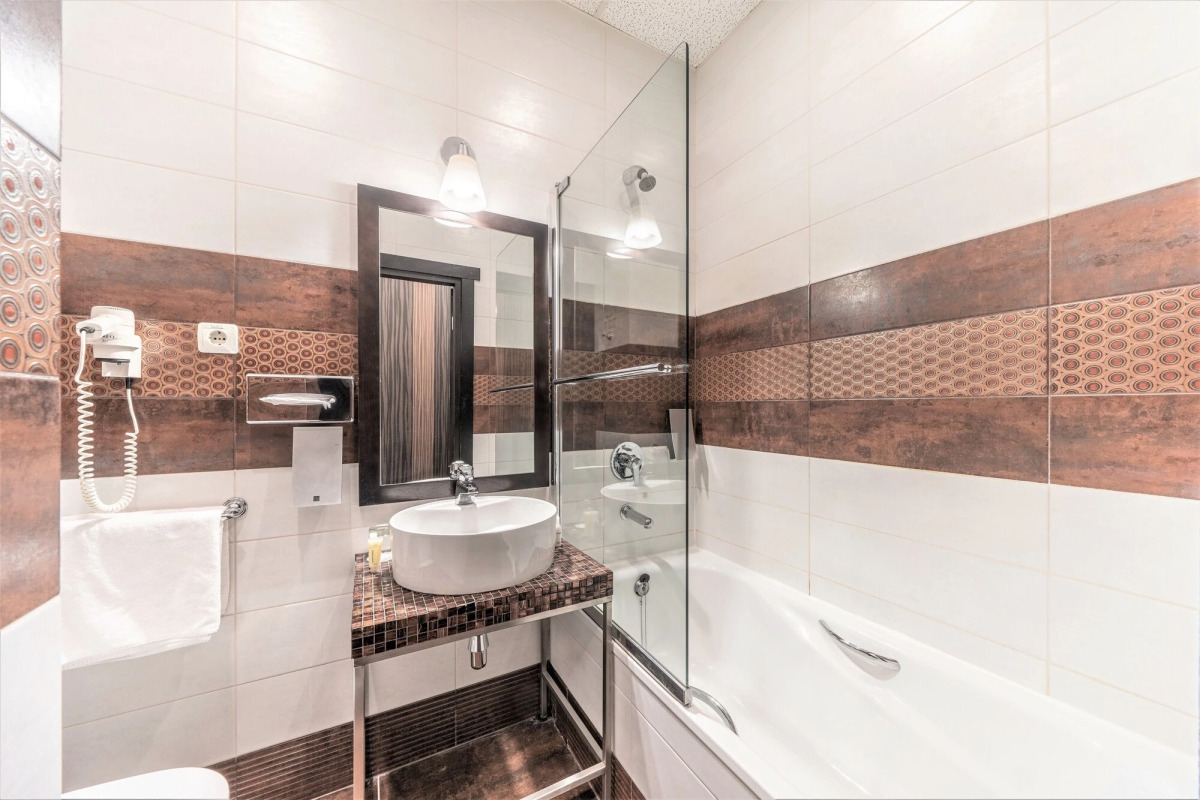 Rixwell Centra Hotel