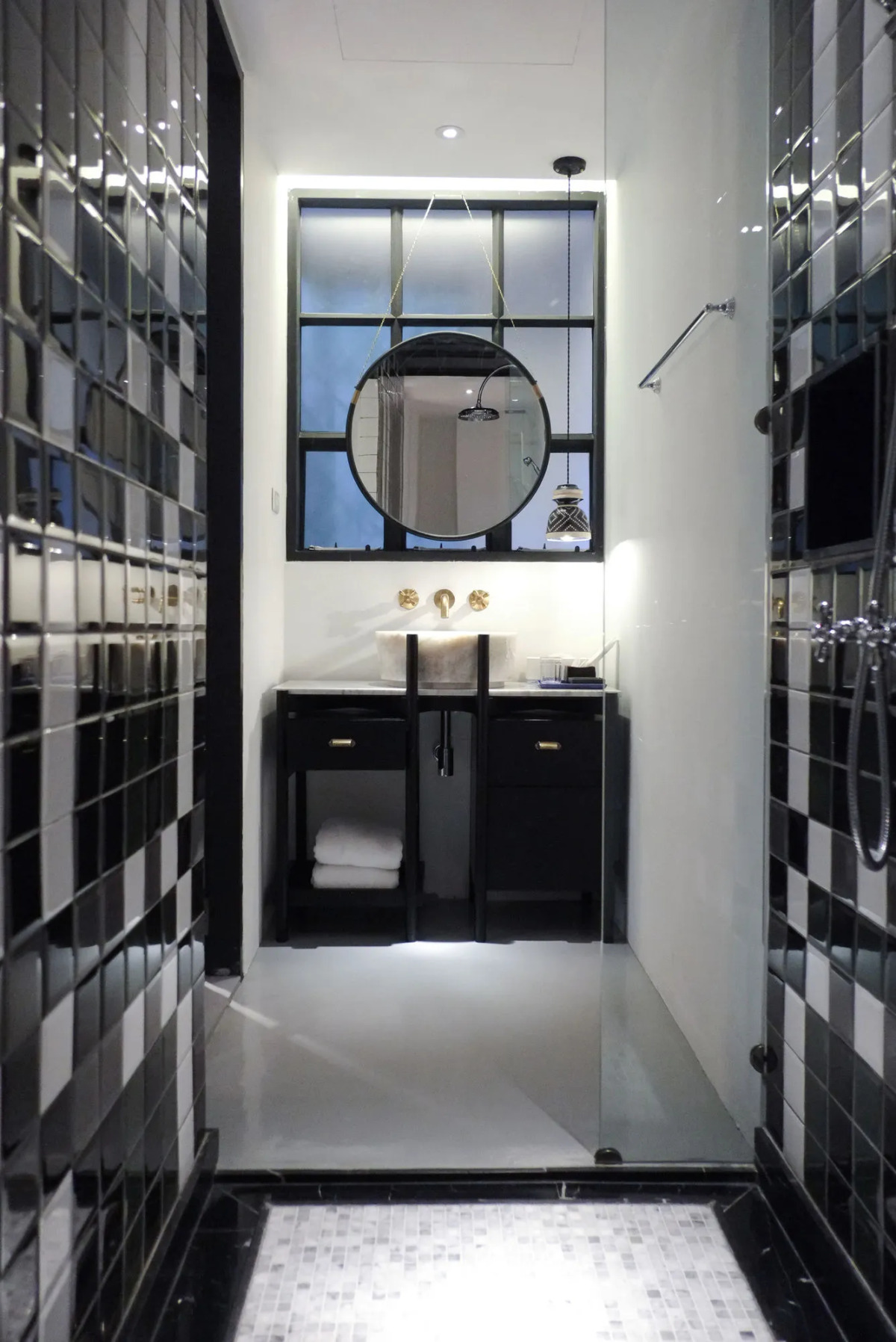 Hotel Ping Silhouette