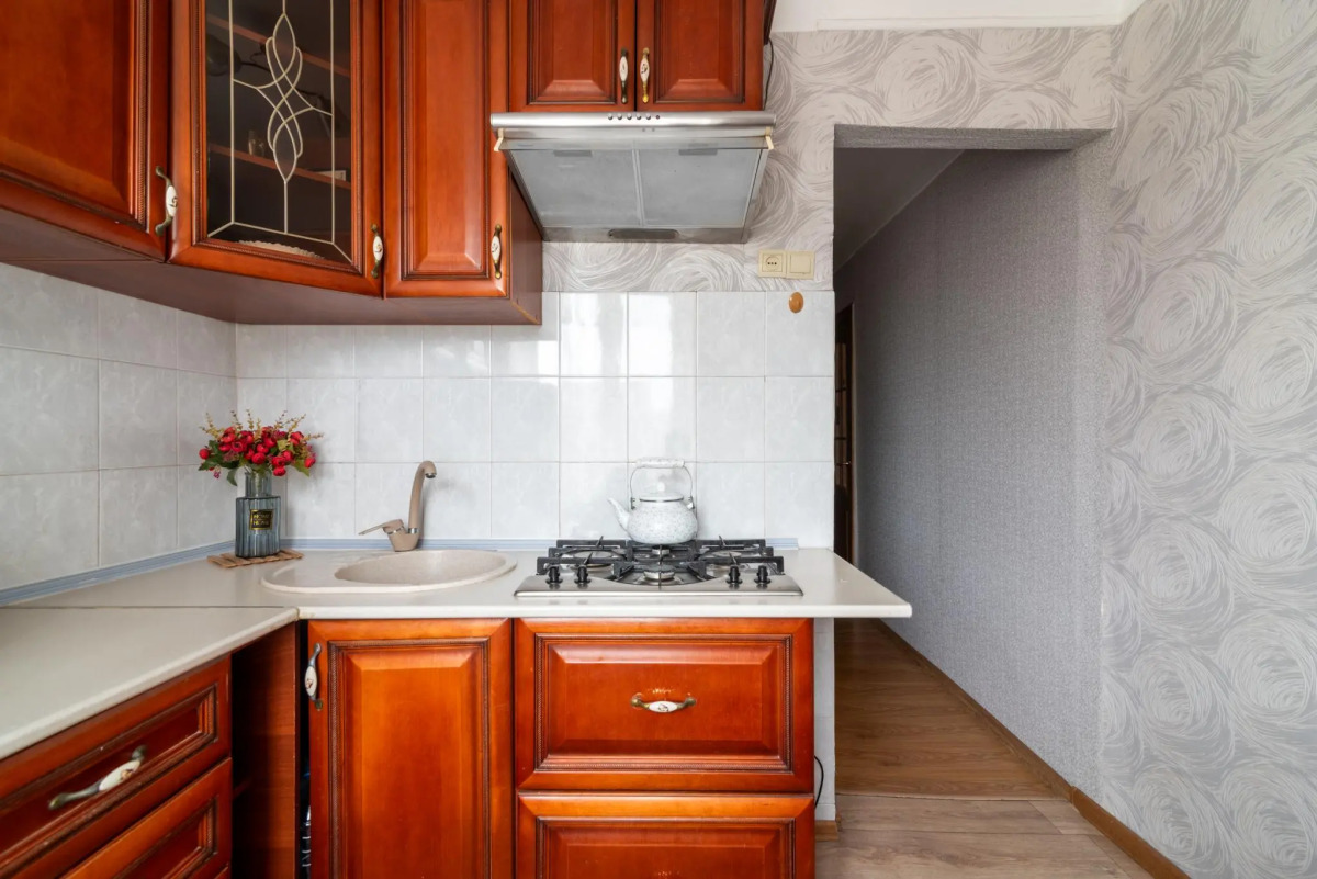 Bon voyage  на улице Братьев Нурбагандовых