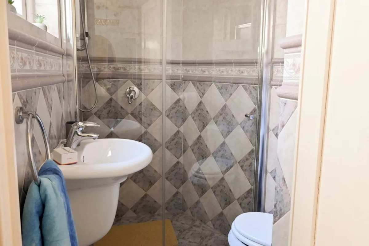 A Cosy Nest Overlooking The Sea