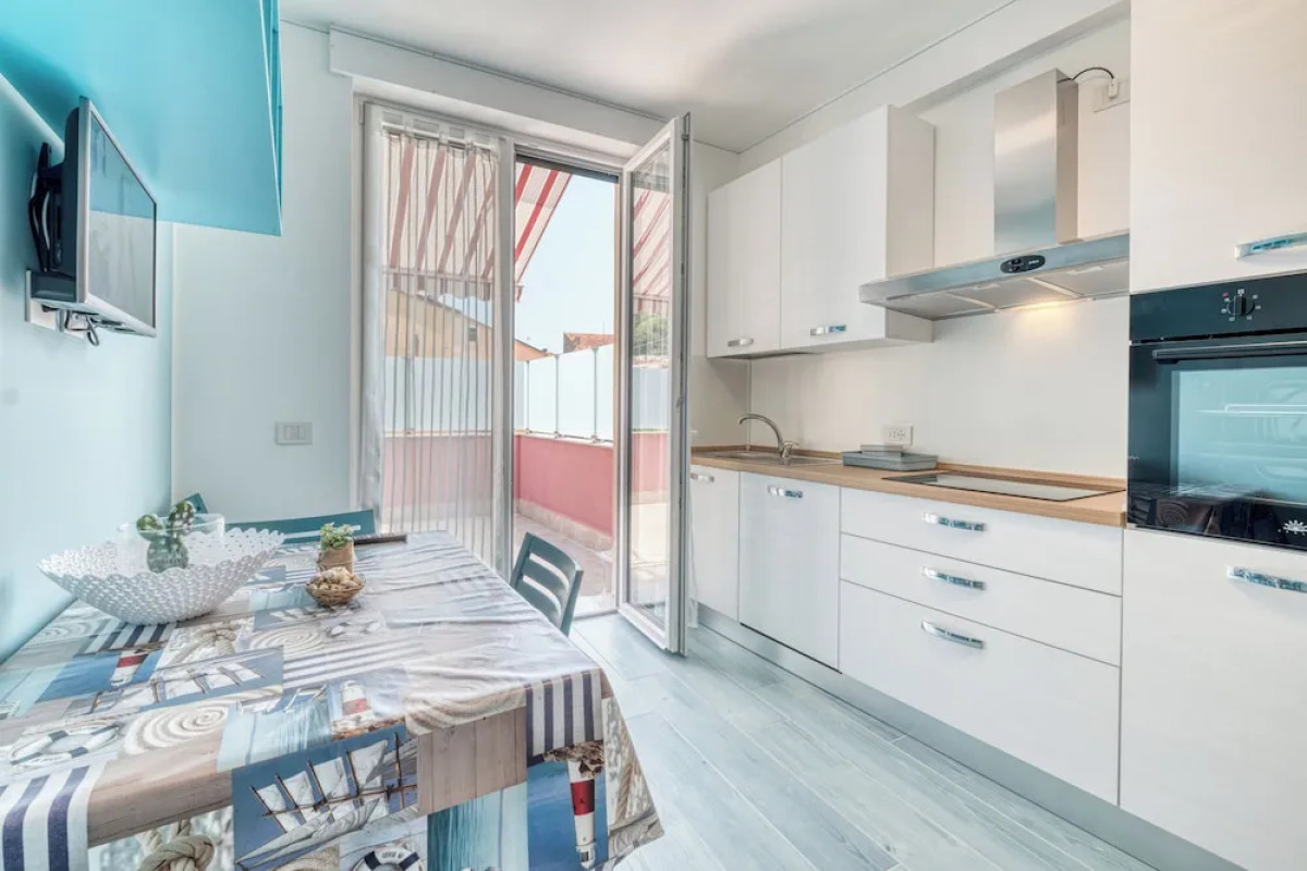 Merlo E - town center & private parking