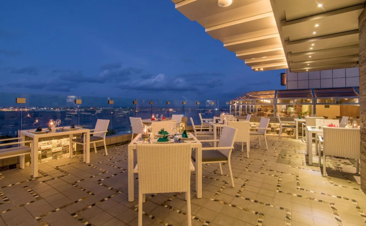 Отель Samann Grand