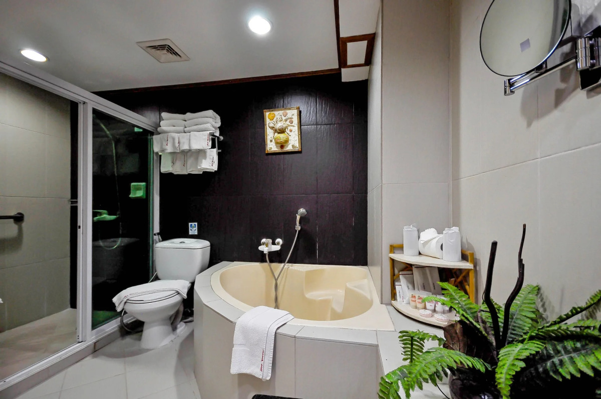 Red Coconut Beach Hotel