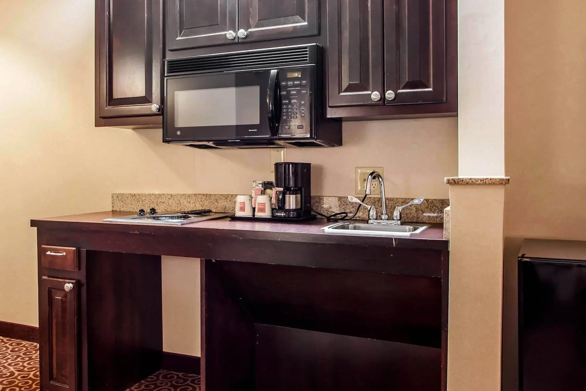 Comfort Suites East Brunswick - South River