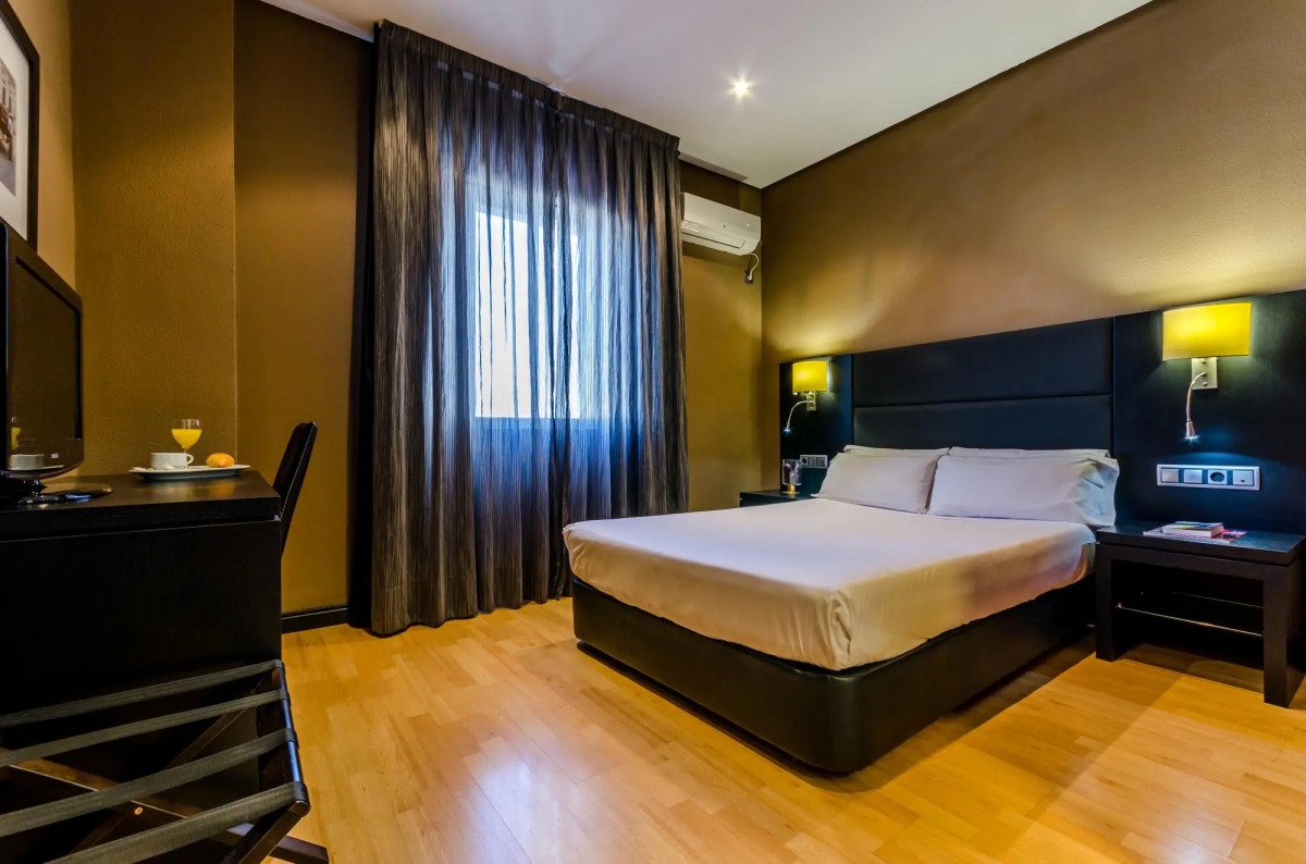 Отель Virgen de los Reyes