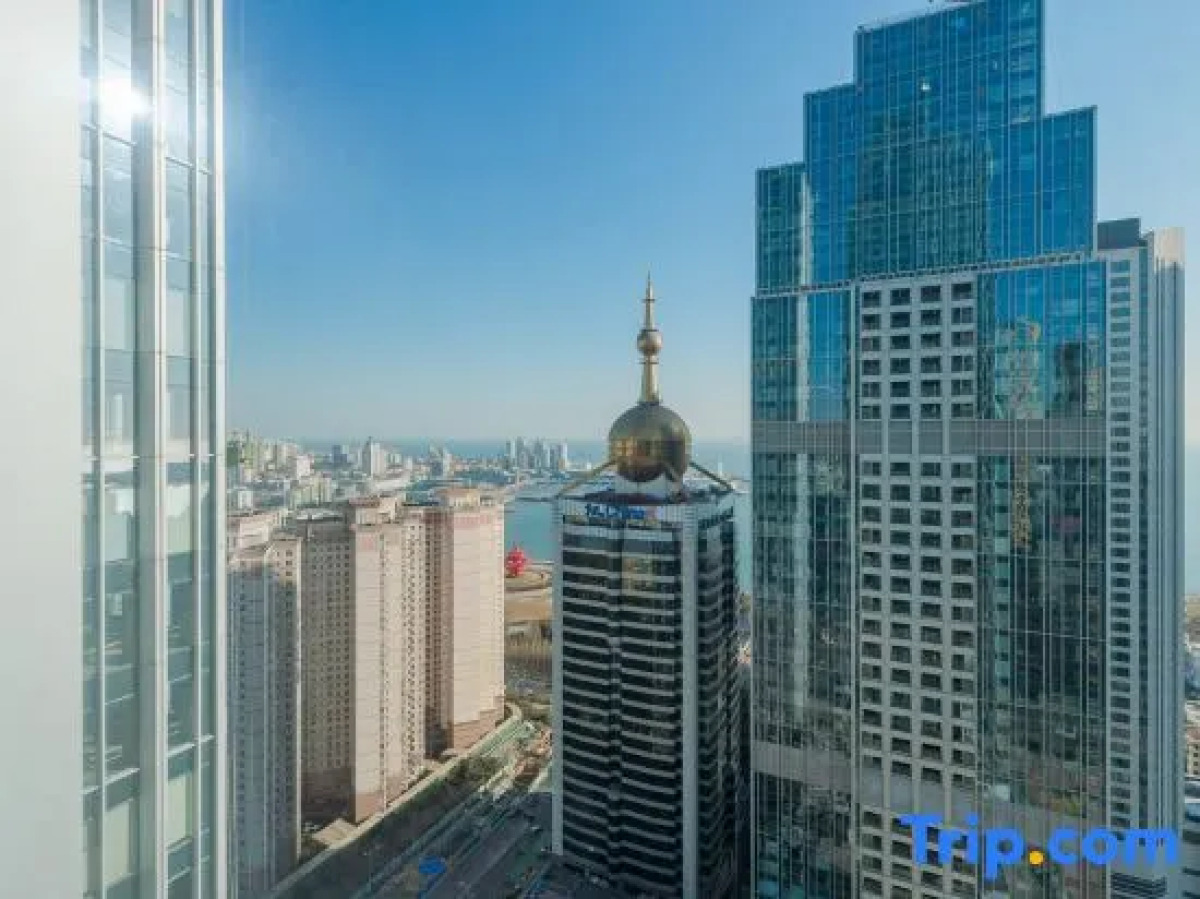 Yuelan Seaview Hotel Apartment (Qingdao May Fourth Square China Railway Center)