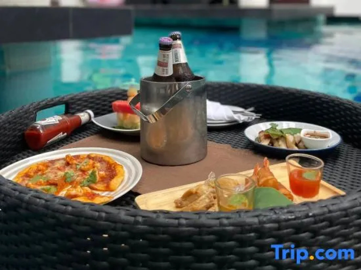 Mona Lisa pool villa