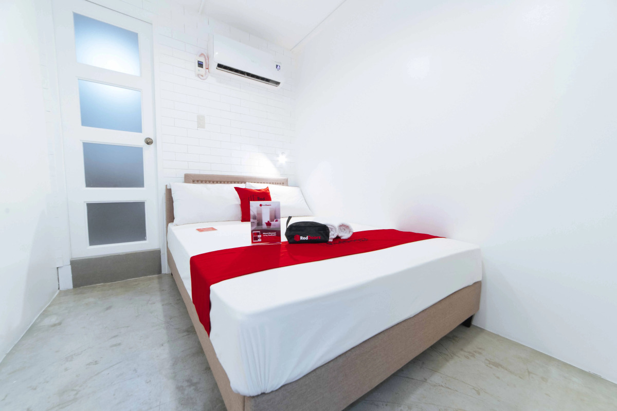 RedDoorz Plus @ Danlig Street Makati