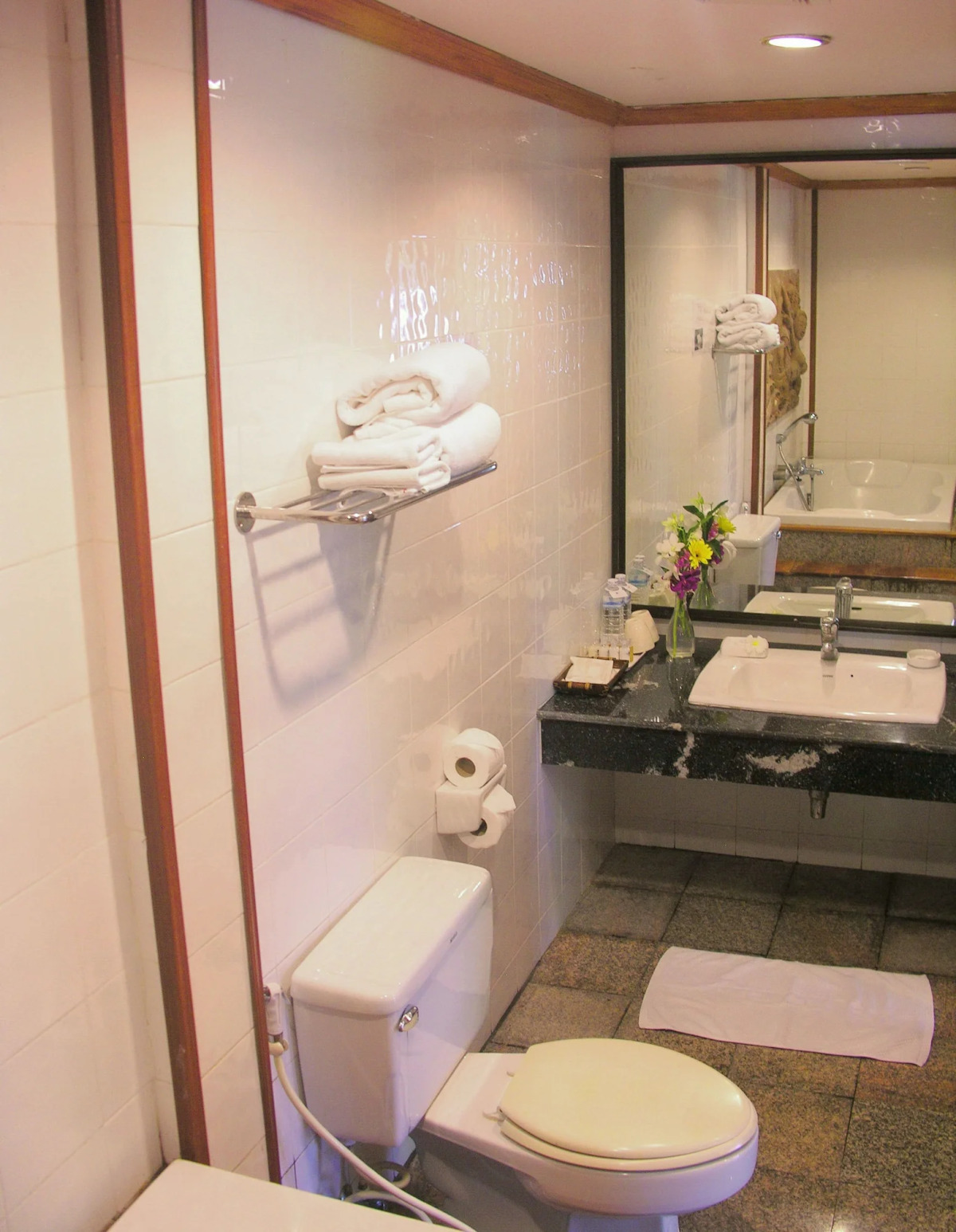 White House Beach Resort And Spa