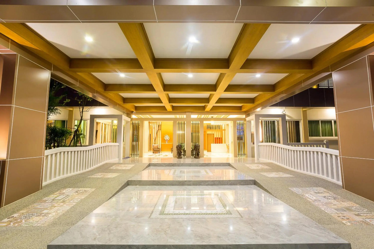 Swan Lake Hotel Sattahip