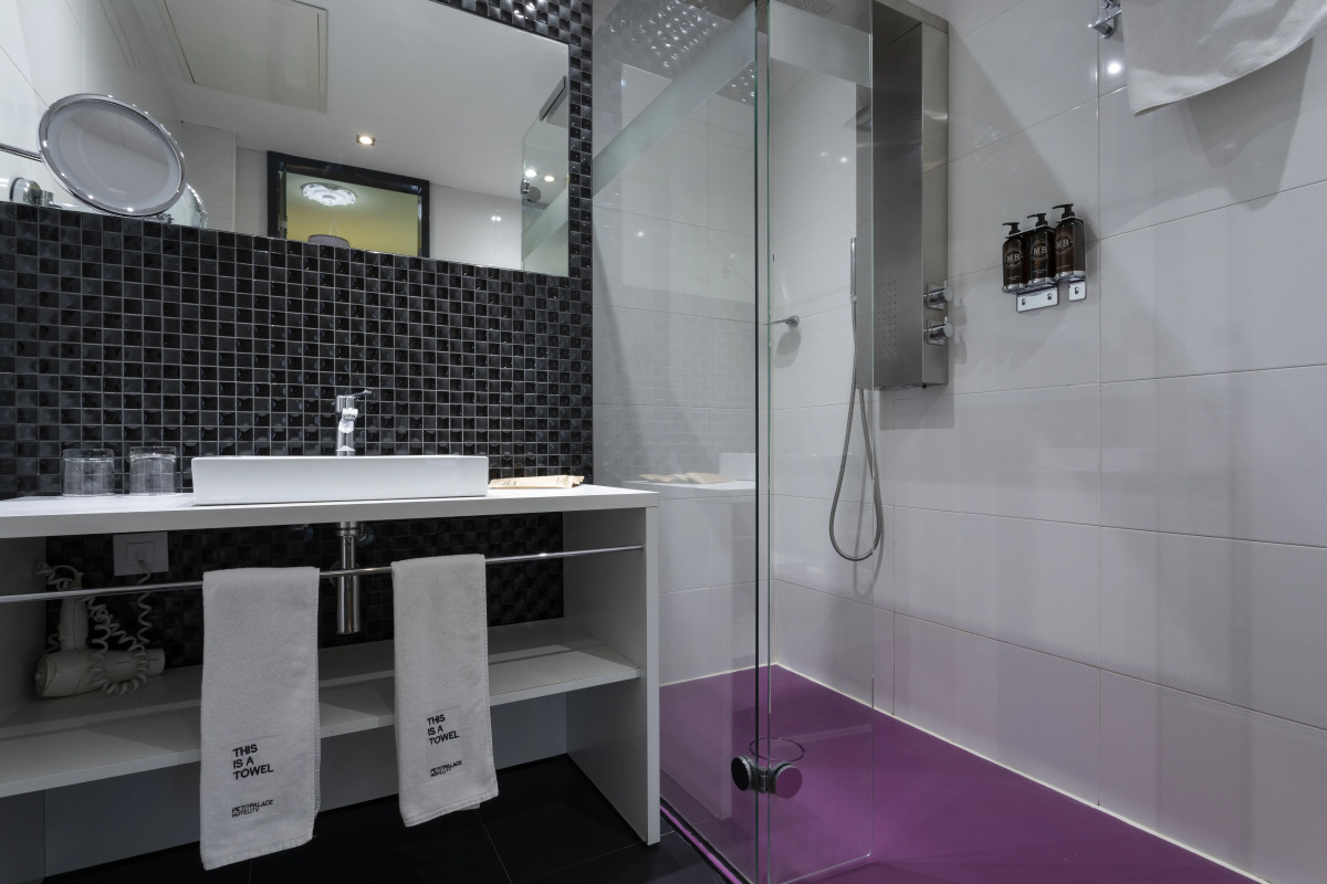 Petit Palace Lealtad Plaza