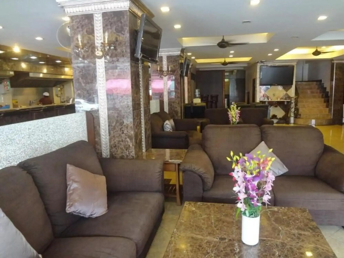 Maleez Lodge Hotel and Restaurant