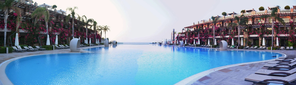 Cratos Premium Hotel & Casino