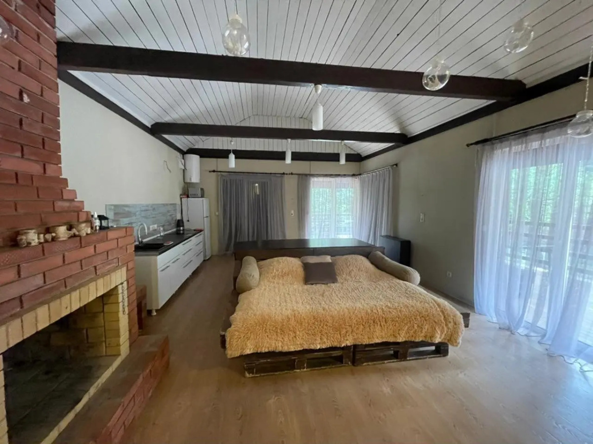 Загородный дом у подножия горы