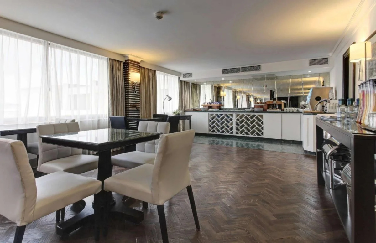 Renaissance London Heathrow Hotel