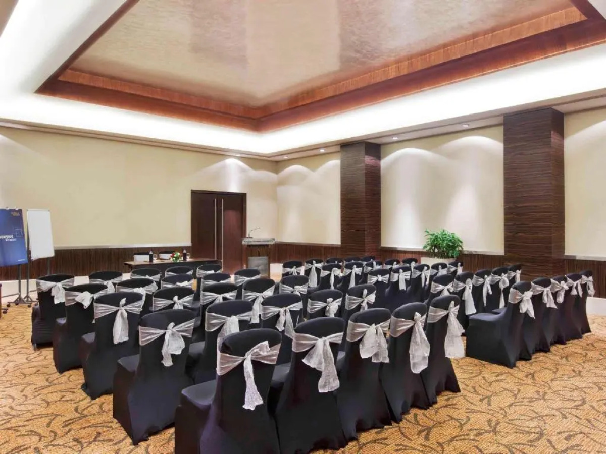 Novotel Mumbai Juhu Beach Hotel