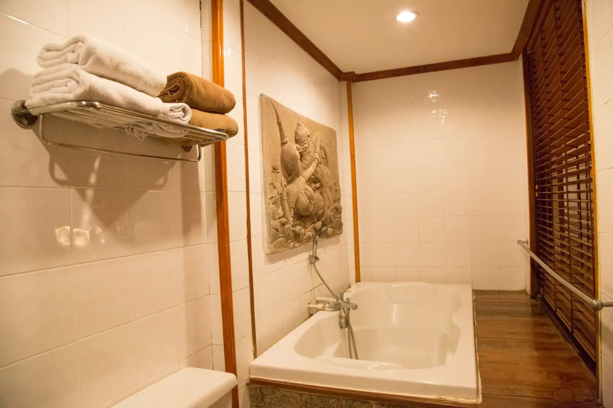 White House Beach Resort And Spa