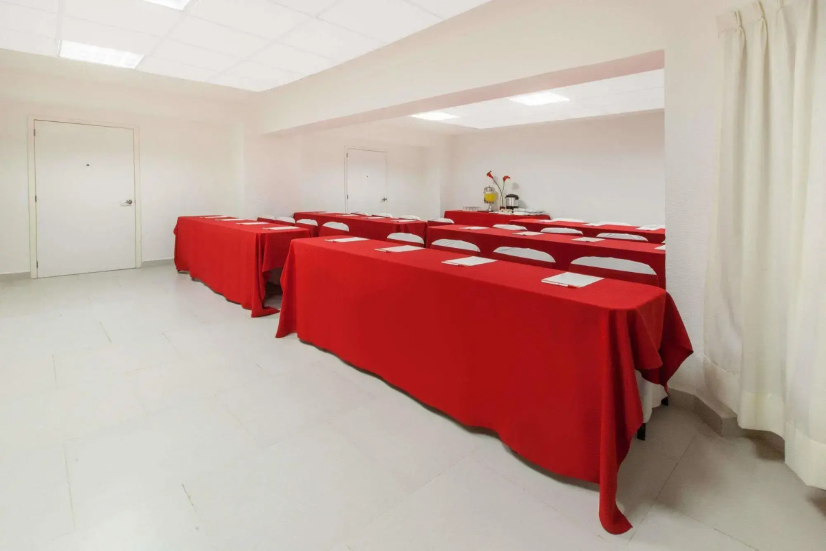 Отель Adhara Express