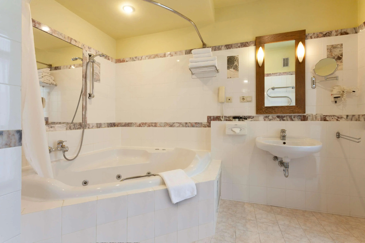 Отель Best Western Santakos