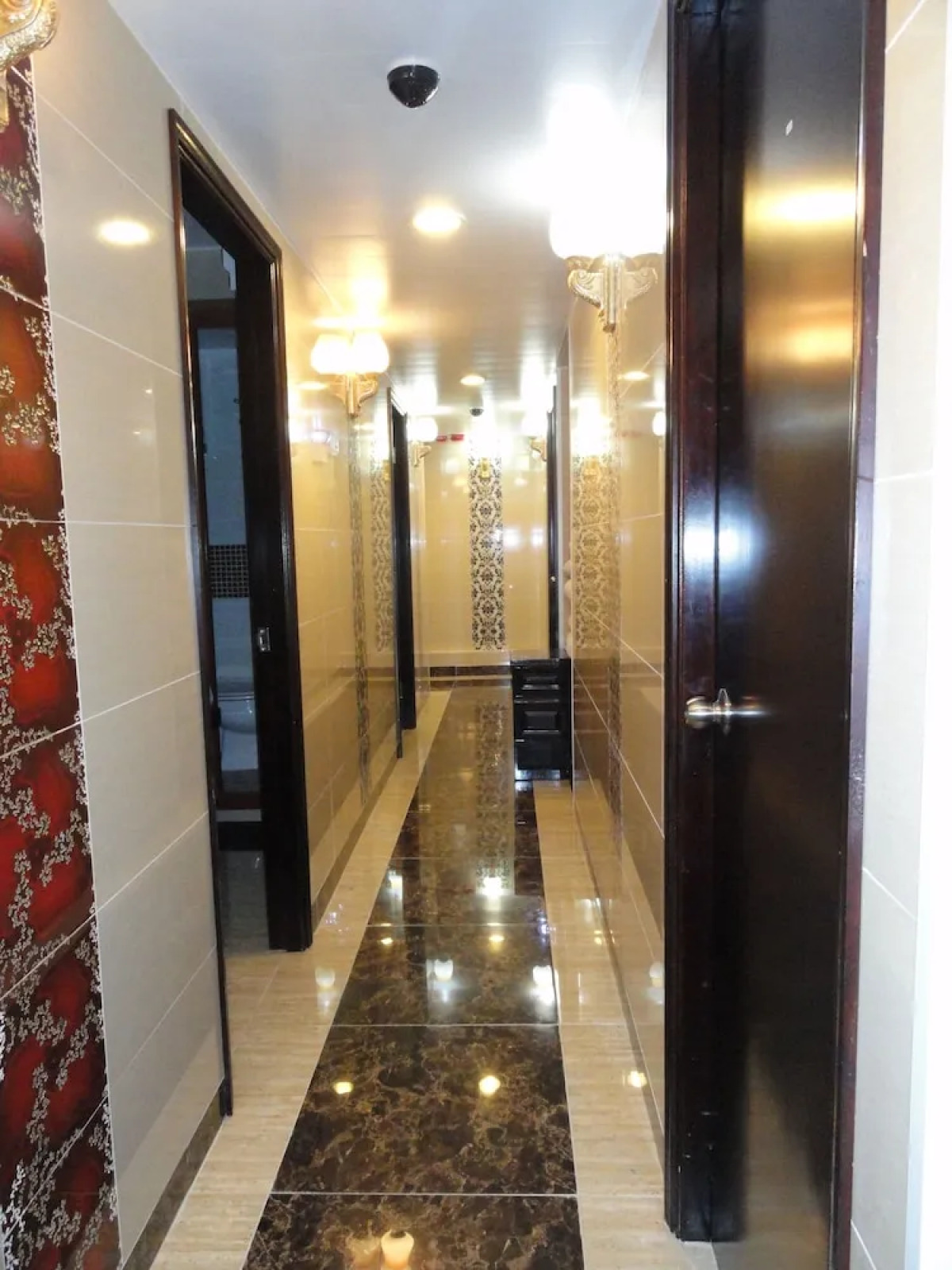 Days Hotel HK - Hostel