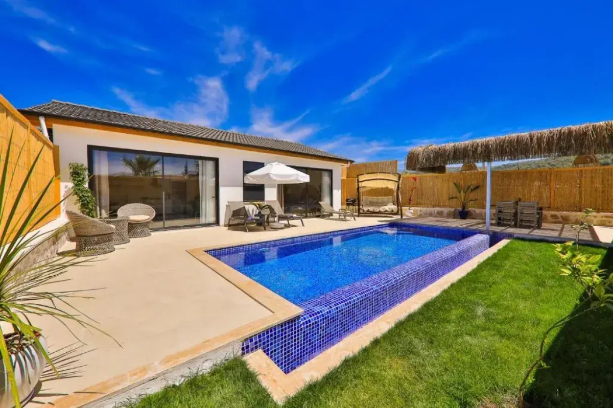 Golden Lighthouse Hotel