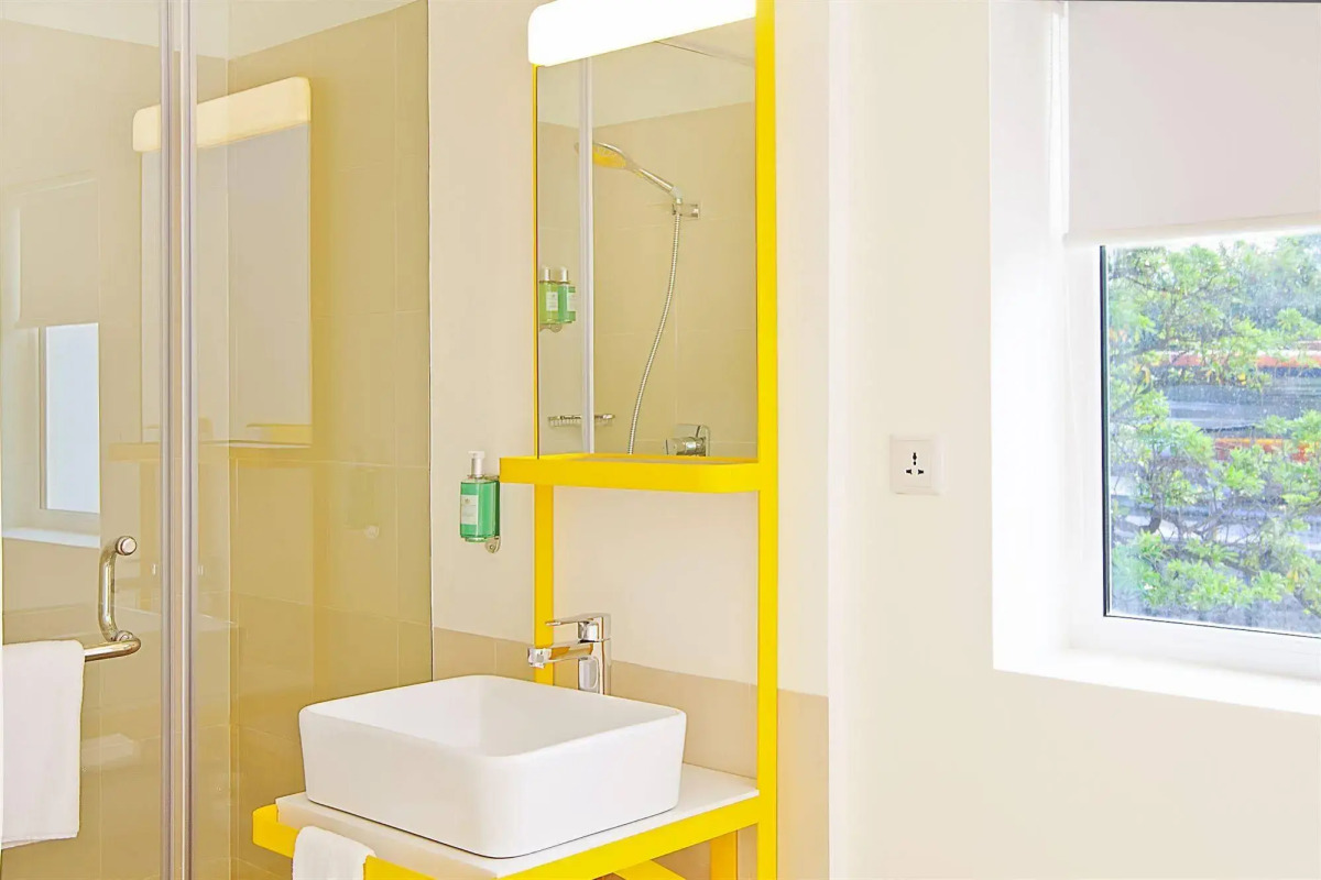 Bloomrooms @ New Delhi Railway Station