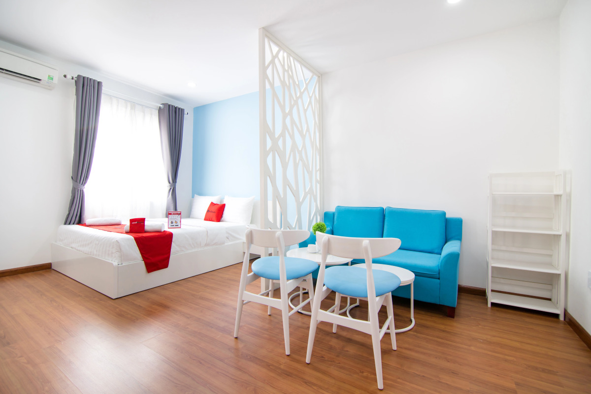 RedDoorz Plus near Nguyen Hue Walking Street