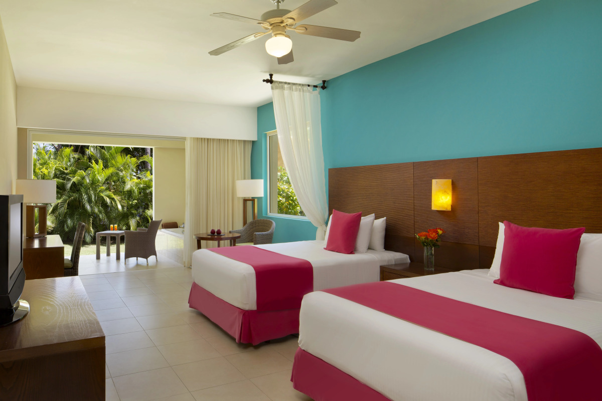 Now Larimar - Preferred Club Deluxe Pool/piscina View